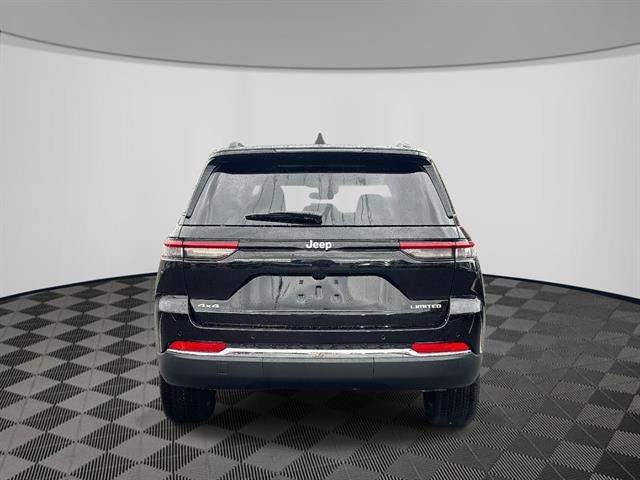 2025 Jeep Grand Cherokee Limited photo 3