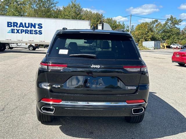 2025 Jeep Grand Cherokee Overland photo 3