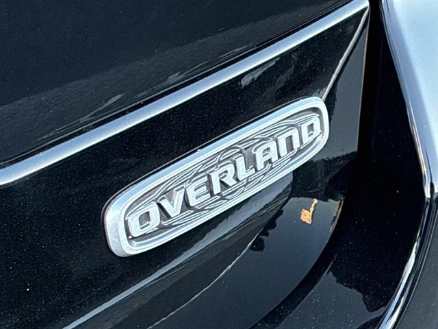 2025 Jeep Grand Cherokee Overland photo 2