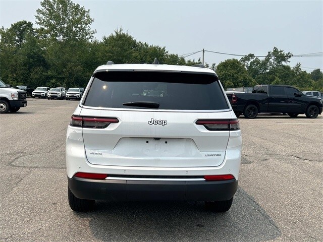 2025 Jeep Grand Cherokee Limited photo 3