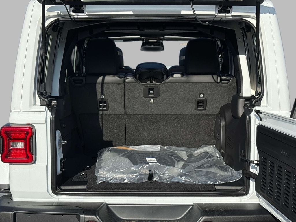 New 2026 Jeep Wrangler 4-DOOR RUBICON Sport Utility
