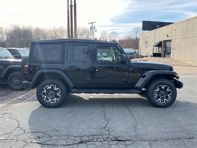 2025 Jeep Wrangler Sahara photo 2