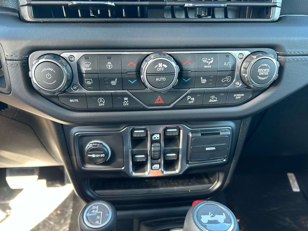2026 Jeep Wrangler 4-Door Sahara - Photo 14