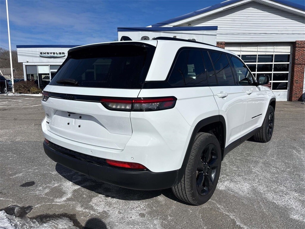 2023 Jeep Grand Cherokee Altitude photo 3