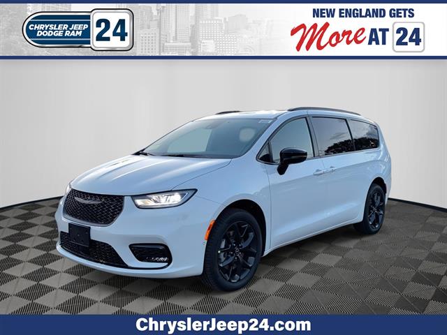 2026 Chrysler Pacifica Limited's photo