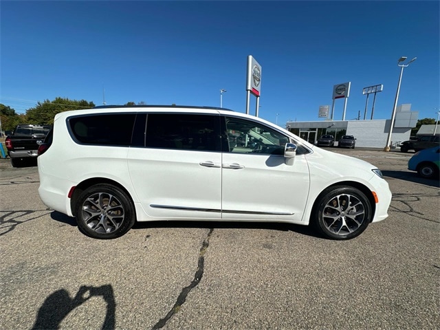 Used 2021 Chrysler Pacifica Limited with VIN 2C4RC3GG6MR581728 for sale in Brockton, MA