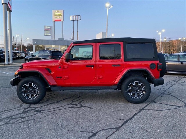 2025 Jeep Wrangler Sahara photo 2