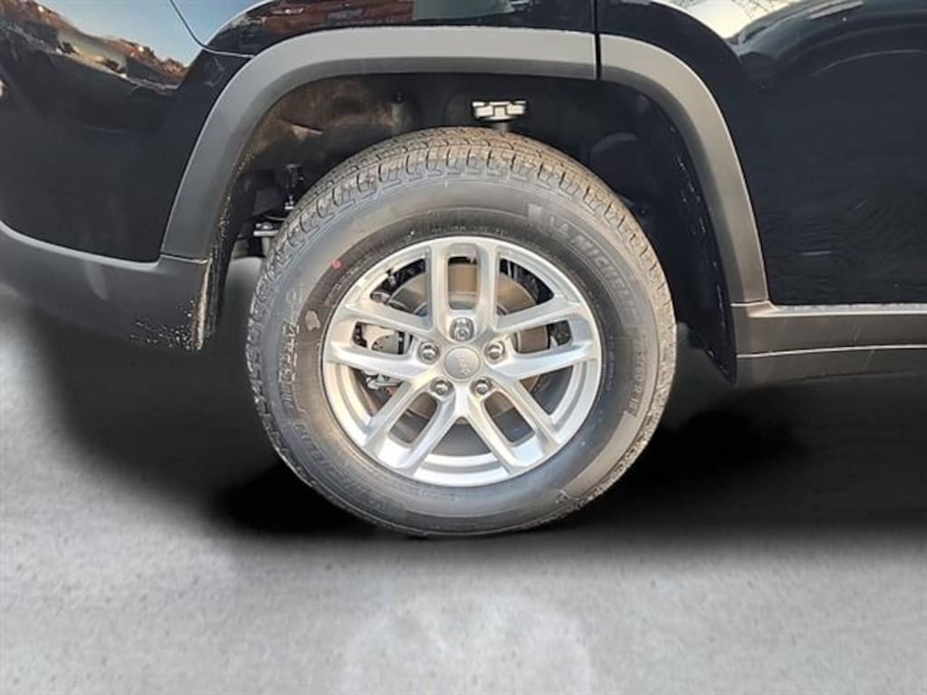 New 2025 Jeep Grand Cherokee LAREDO X 4X4 Sport Utility