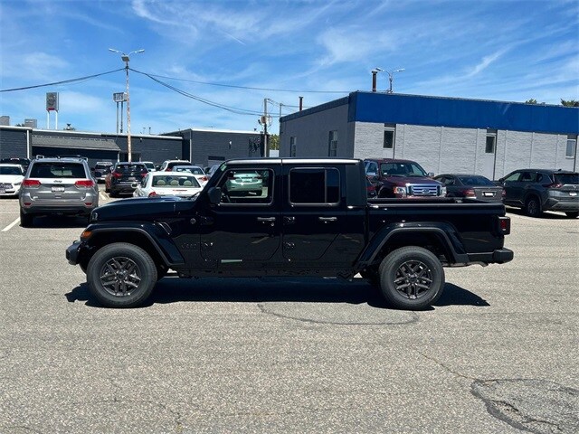 2025 Jeep Gladiator Sport S photo 2