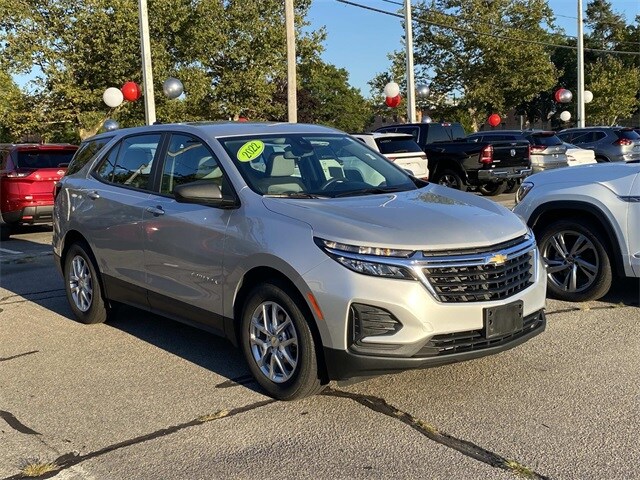 2022 Chevrolet Equinox LS photo 3