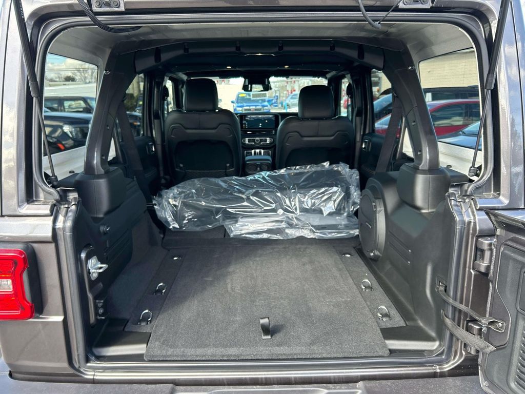 2026 Jeep Wrangler 4-Door Sahara - Photo 6
