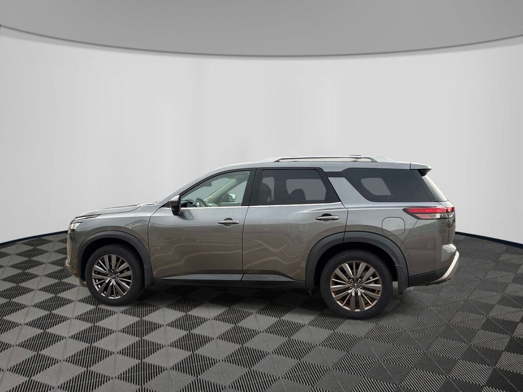 Used 2023 Nissan Pathfinder SL SUV