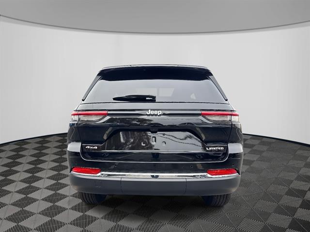 2025 Jeep Grand Cherokee Limited photo 3