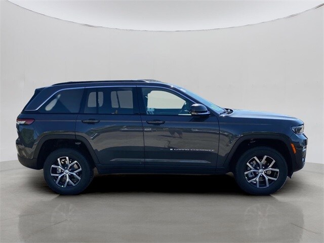 2025 Jeep Grand Cherokee Limited photo 2