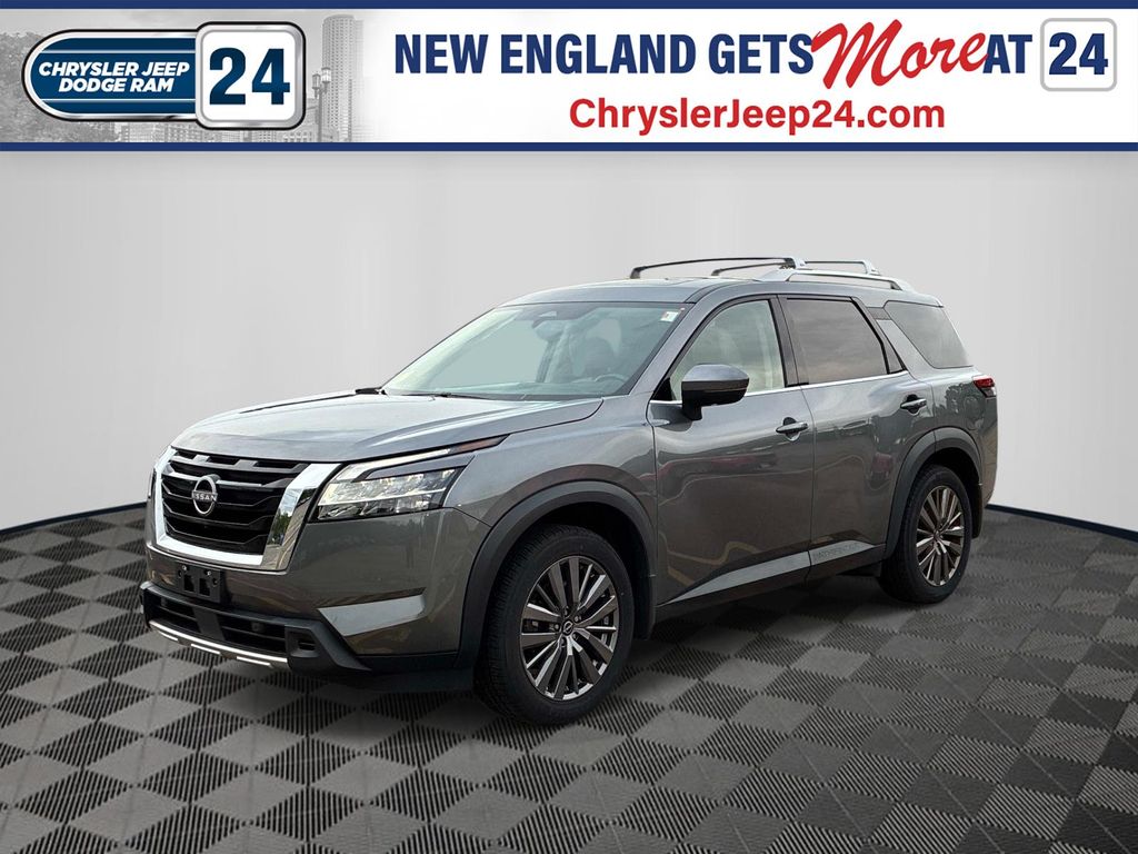2023 Nissan Pathfinder SL 4WD's photo