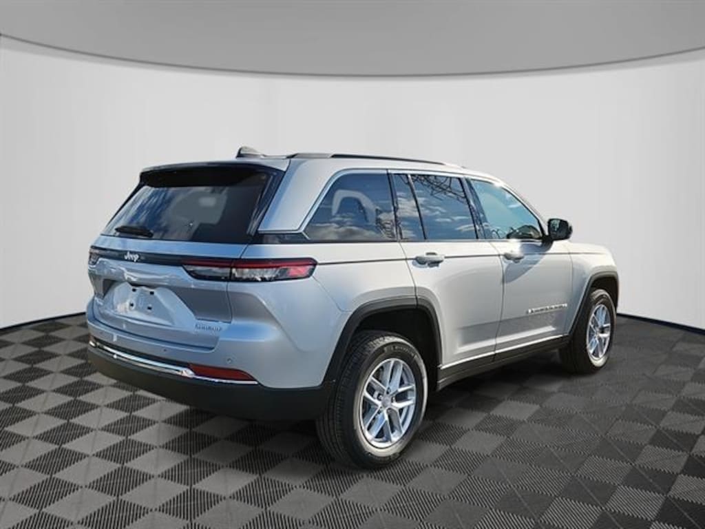 New 2025 Jeep Grand Cherokee LAREDO X 4X4 Sport Utility