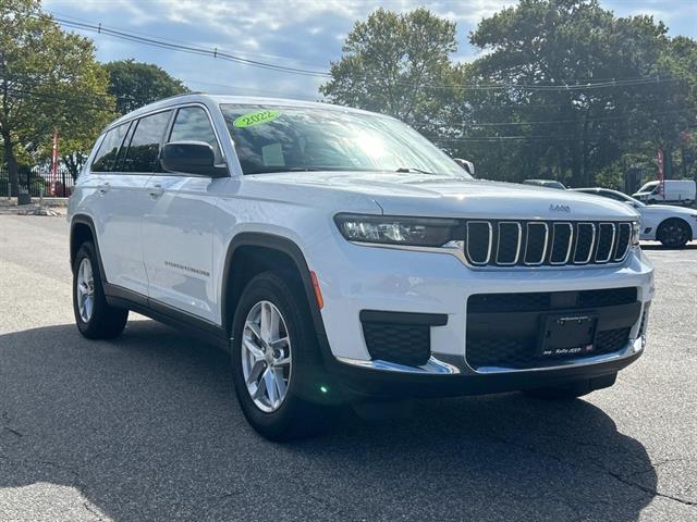 2022 Jeep Grand Cherokee Laredo photo 2