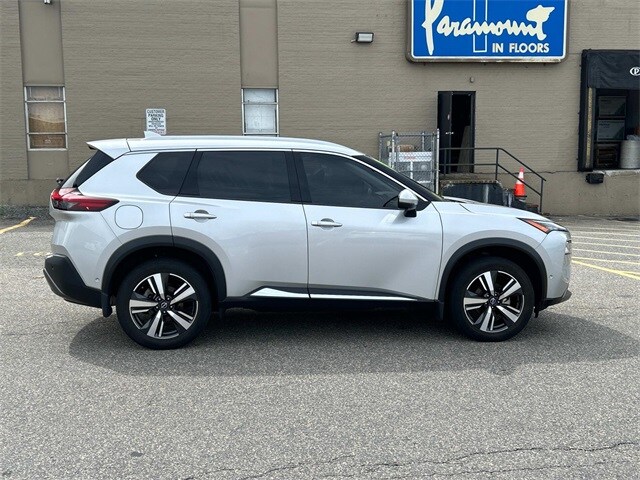 2022 Nissan Rogue SL photo 4