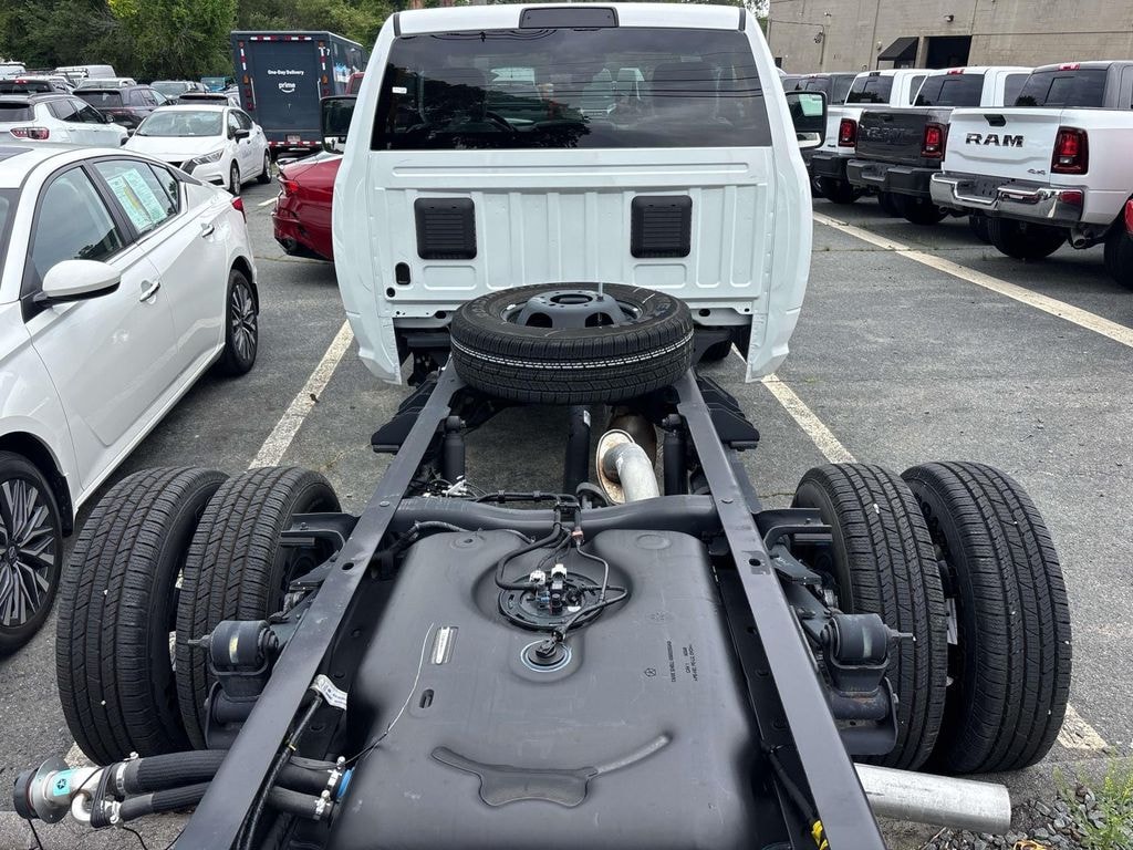 New 2026 Ram 3500 TRADESMAN REGULAR 4X4 60' CA Pickup