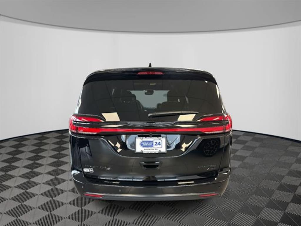 New 2026 Chrysler Pacifica LIMITED AWD Passenger Van