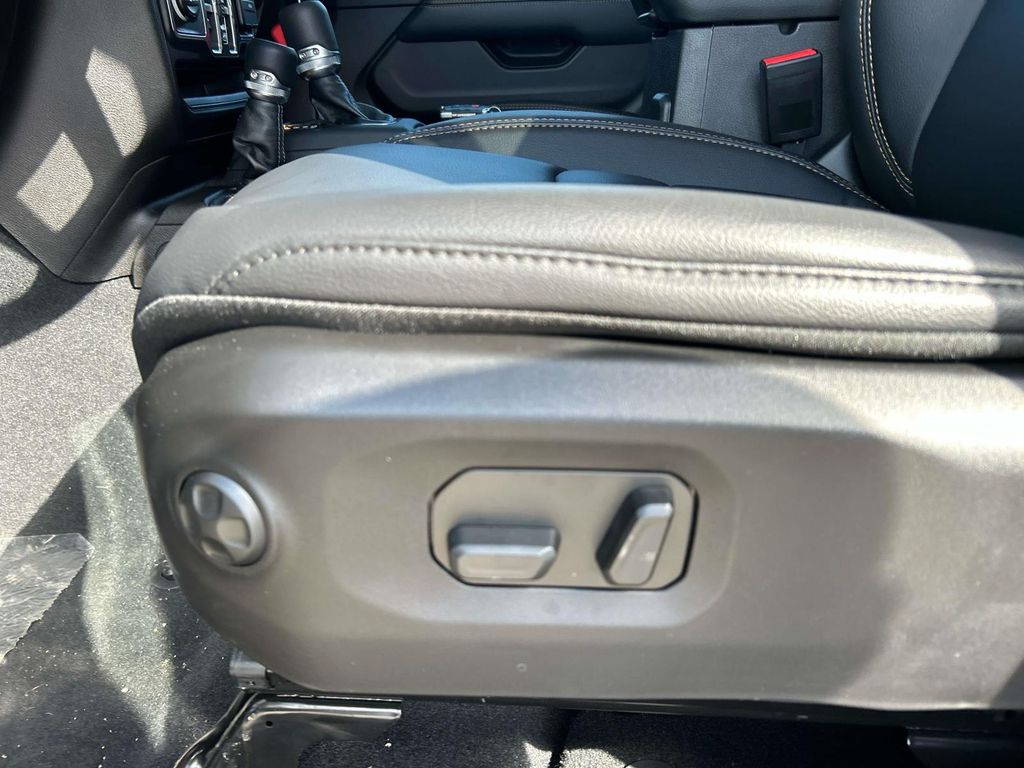 2026 Jeep Wrangler 4-Door Sahara - Photo 8