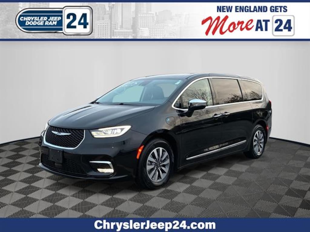 Used 2023 Chrysler Pacifica Limited