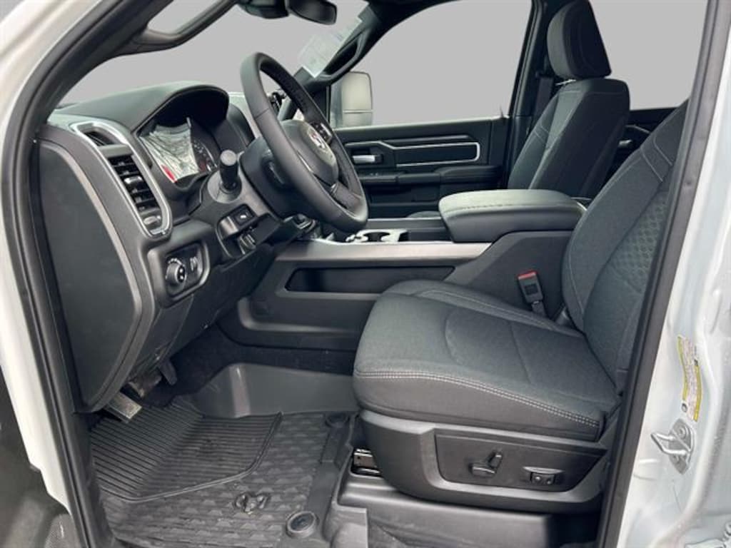 New 2026 Ram 2500 BIG HORN CREW CAB 4X4 6'4 BOX Pickup