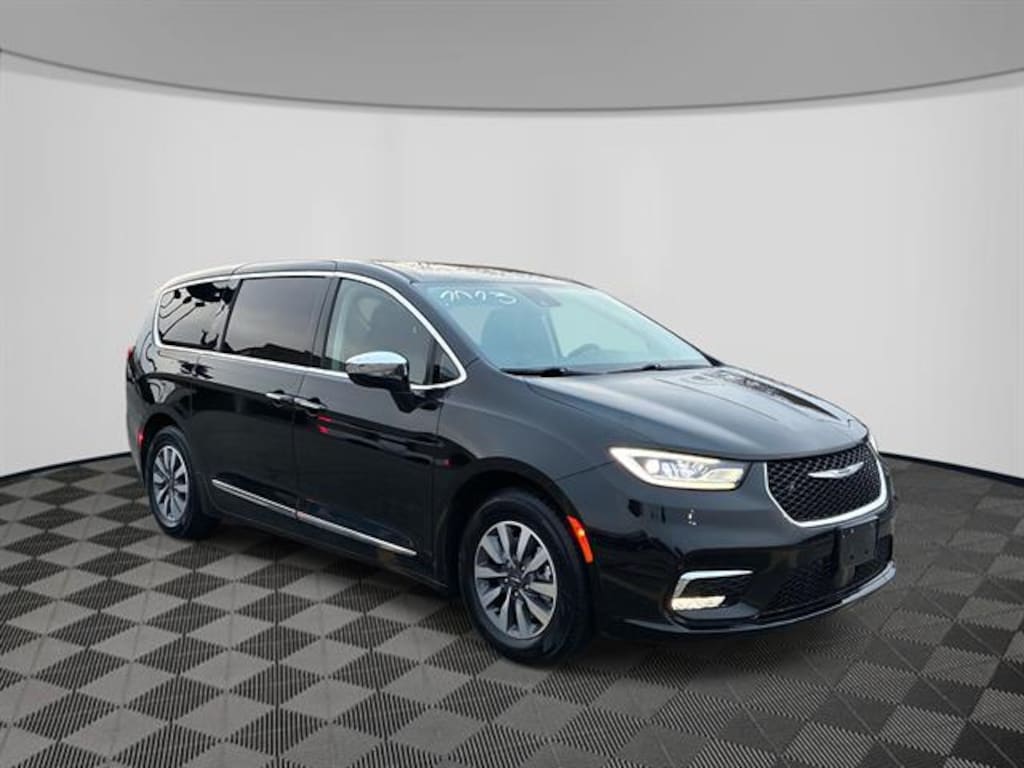 Used 2023 Chrysler Pacifica Limited