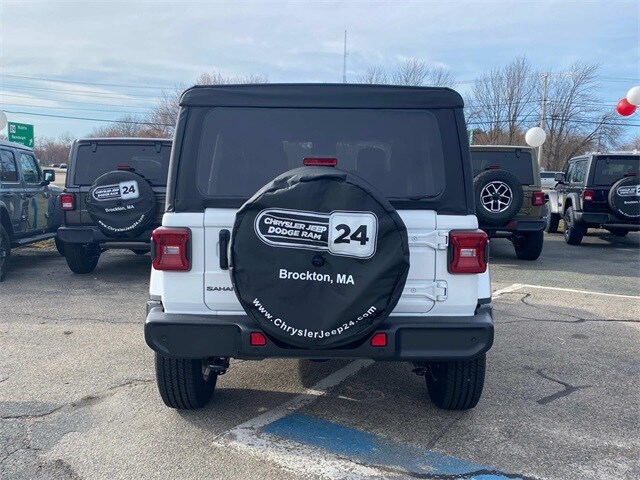 2025 Jeep Wrangler Sahara photo 3