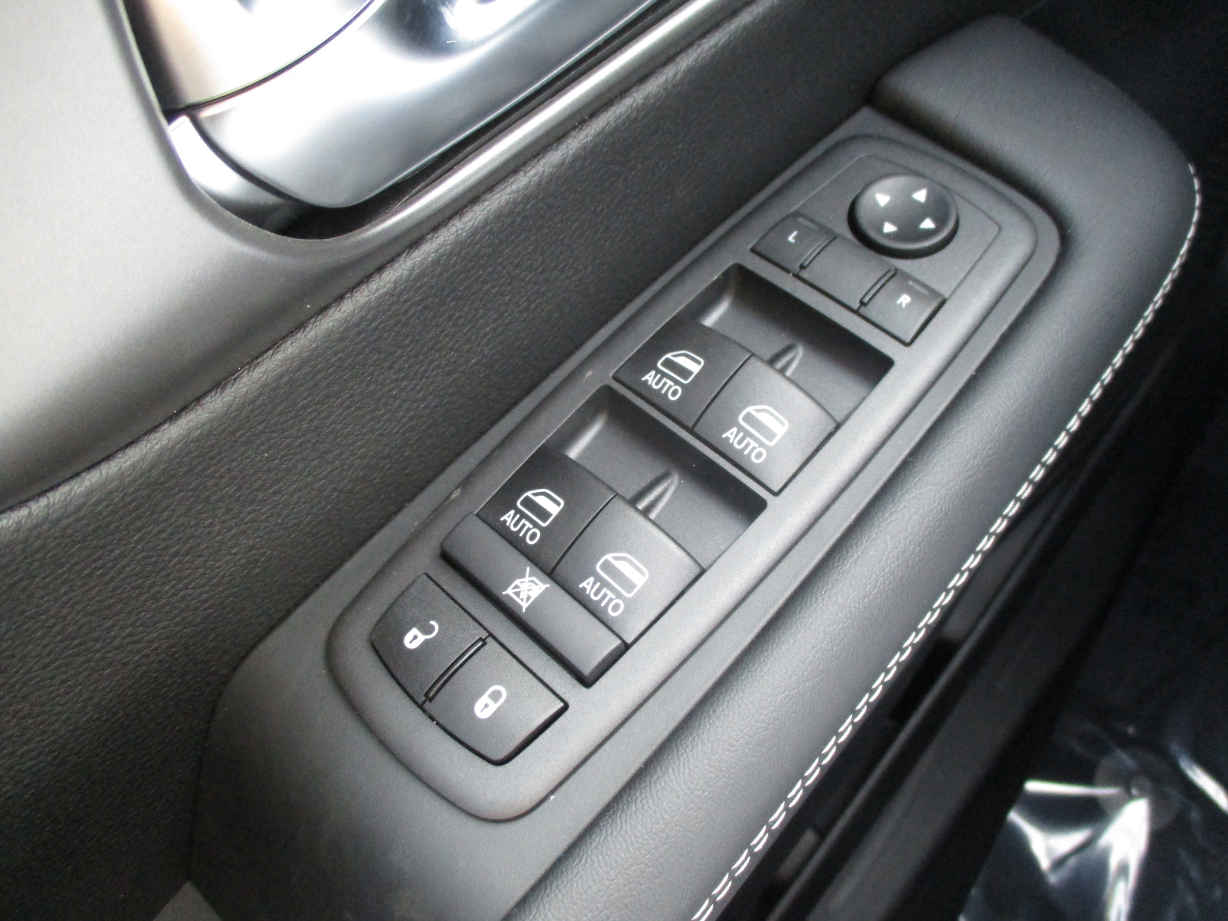 2026 Chrysler Pacifica Select - Photo 32