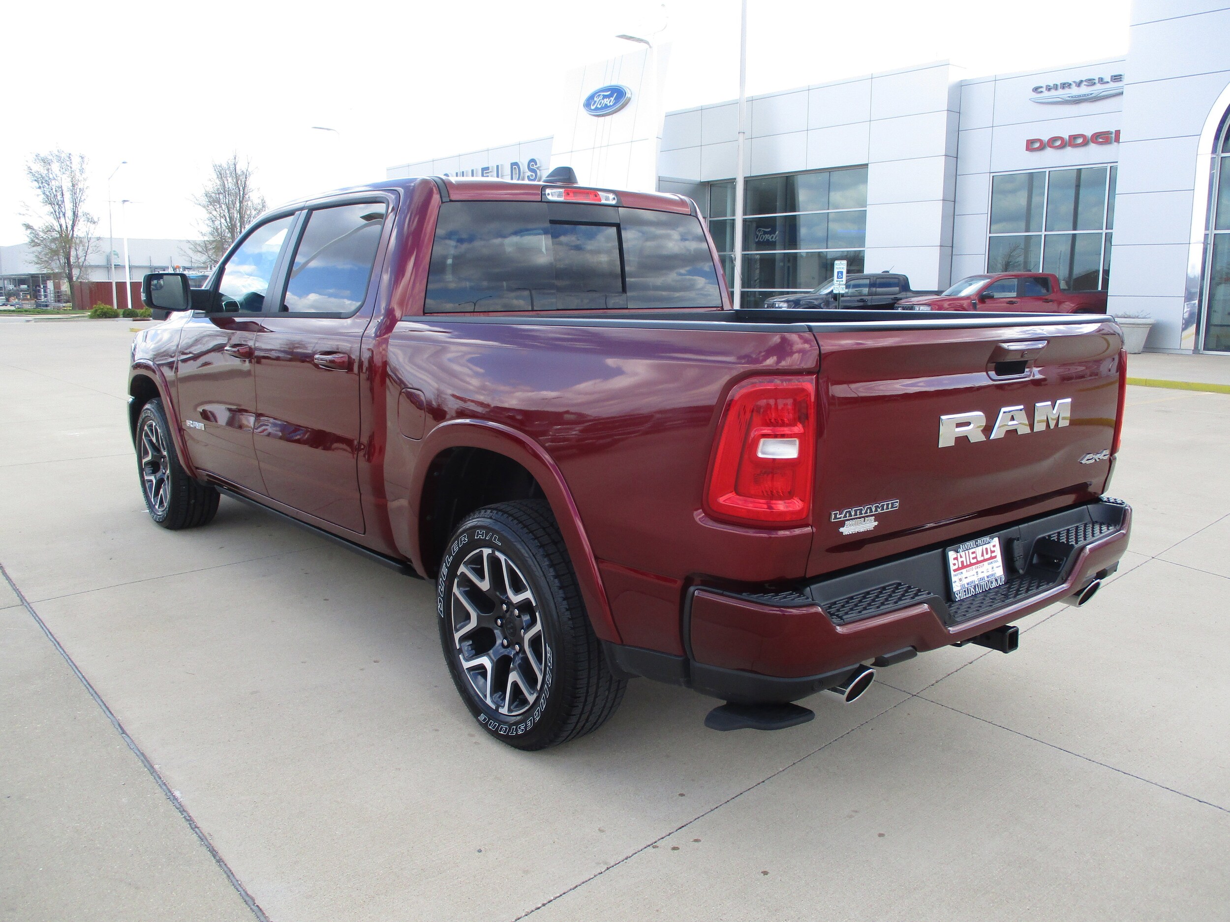 2025 Ram 1500 Laramie photo 3
