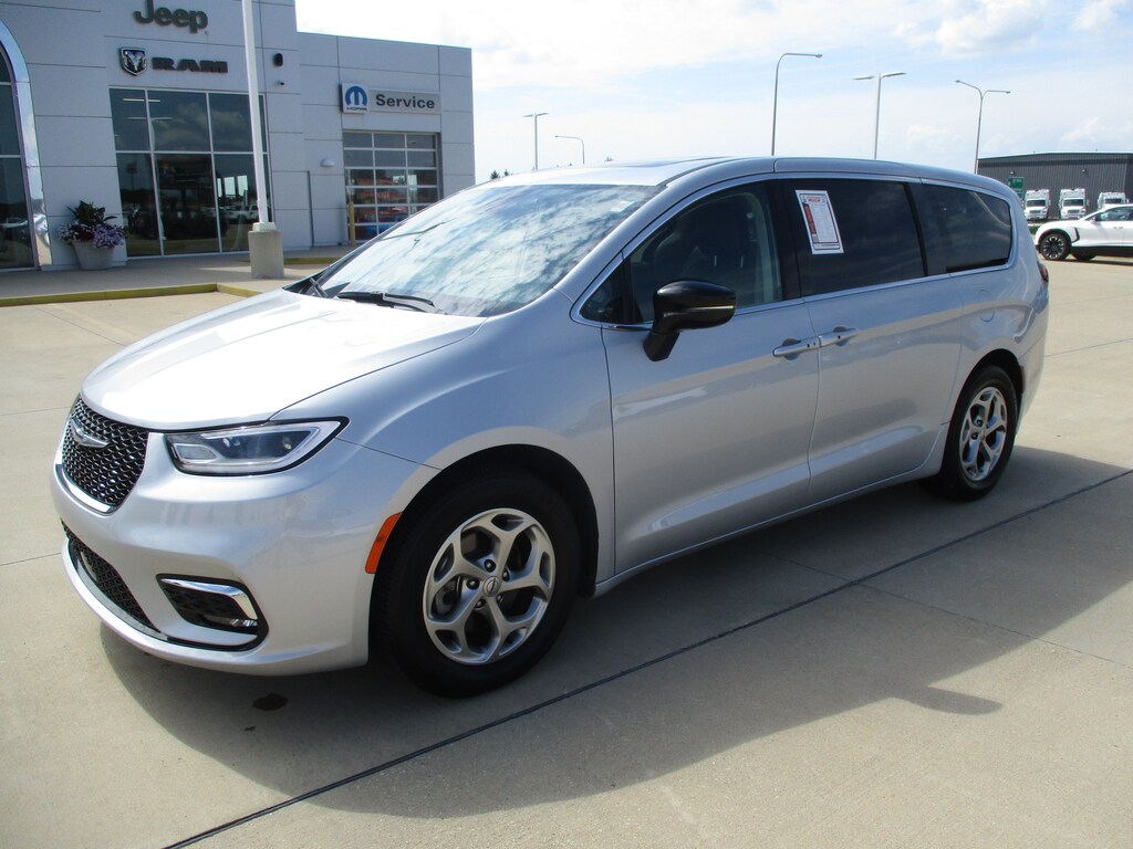 Used 2024 Chrysler Pacifica Limited Van Passenger Van