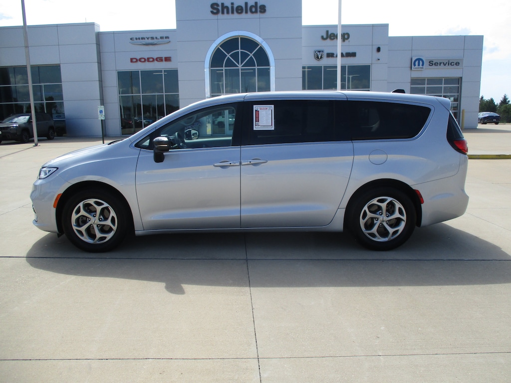 Used 2024 Chrysler Pacifica Limited Van Passenger Van