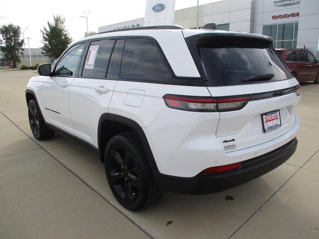 Used 2023 Jeep Grand Cherokee Laredo SUV