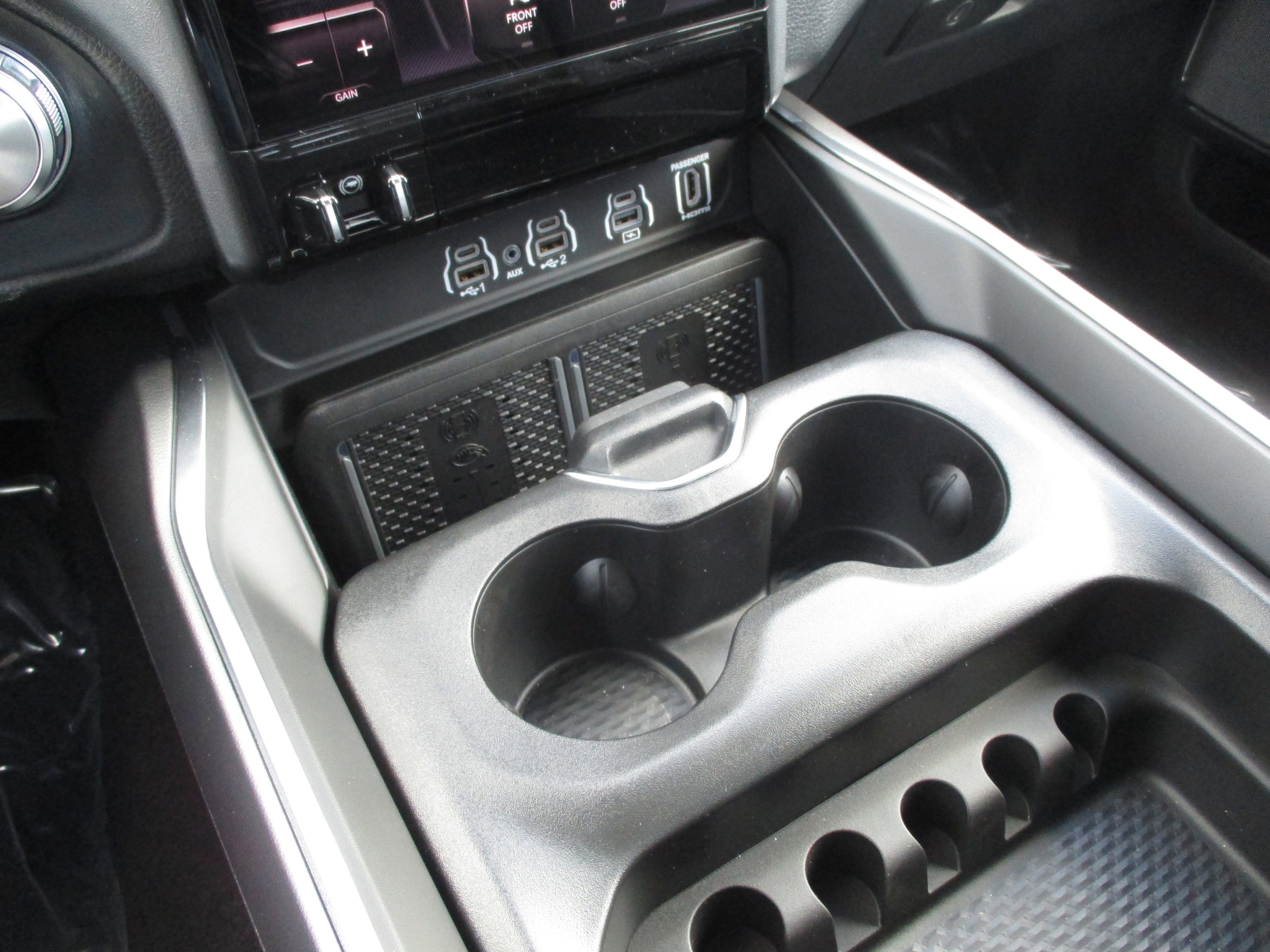 2025 RAM 1500 Laramie - Photo 33