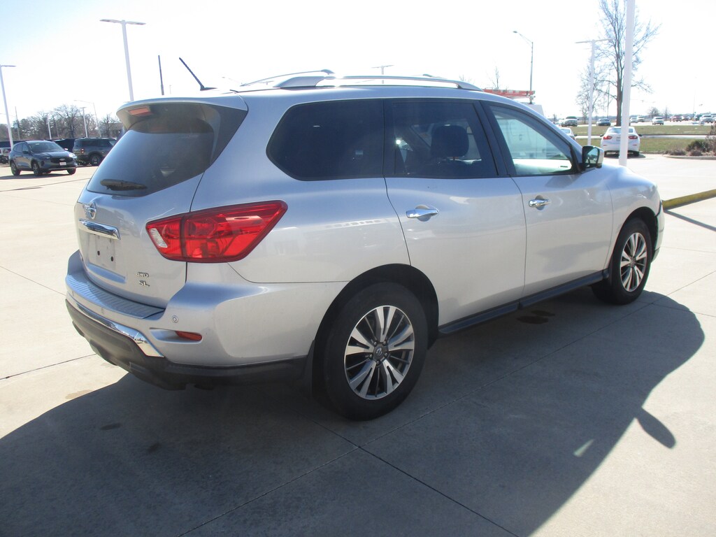 Used 2017 Nissan Pathfinder SL SUV