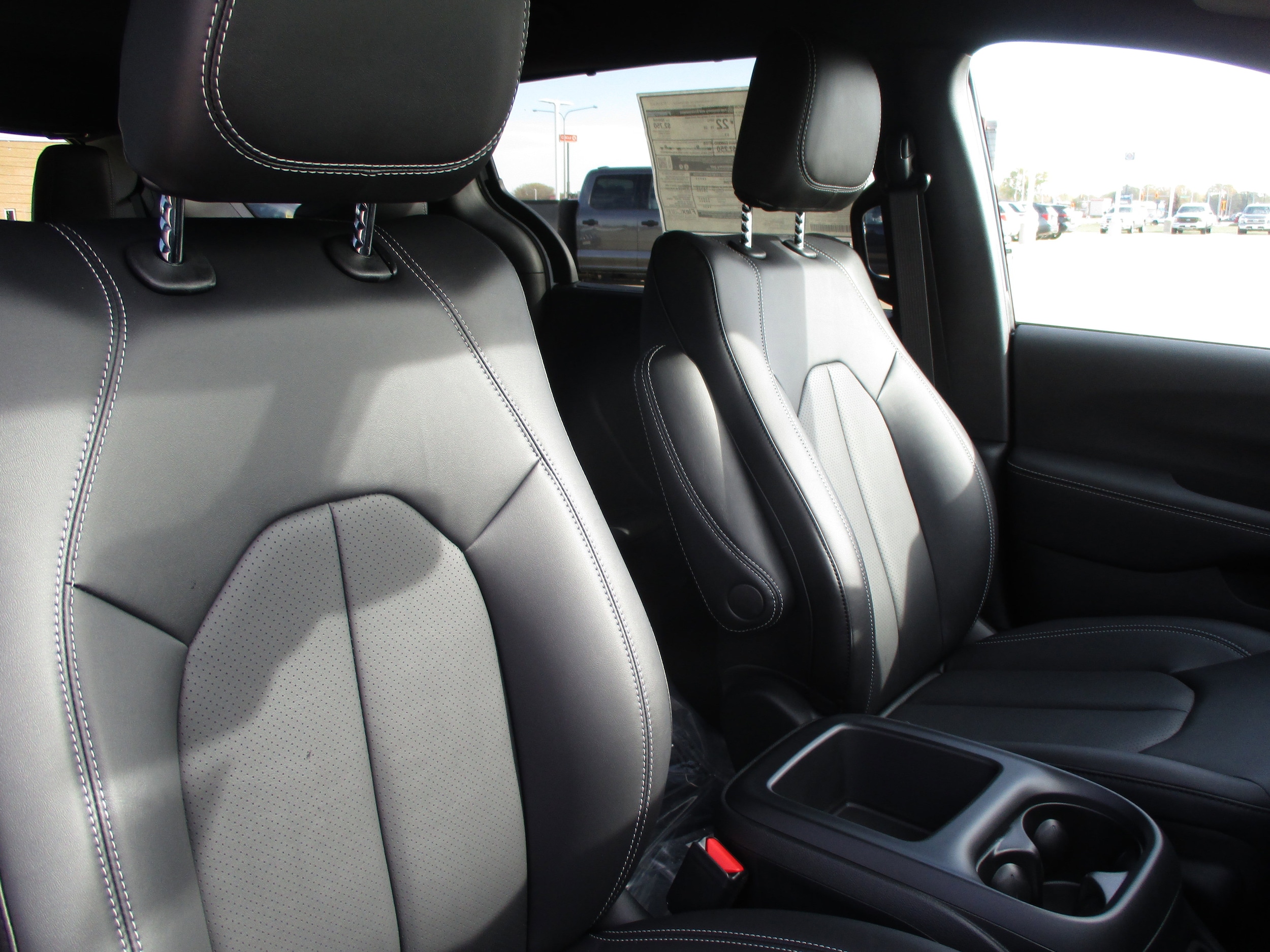 2026 Chrysler Pacifica Select - Photo 40