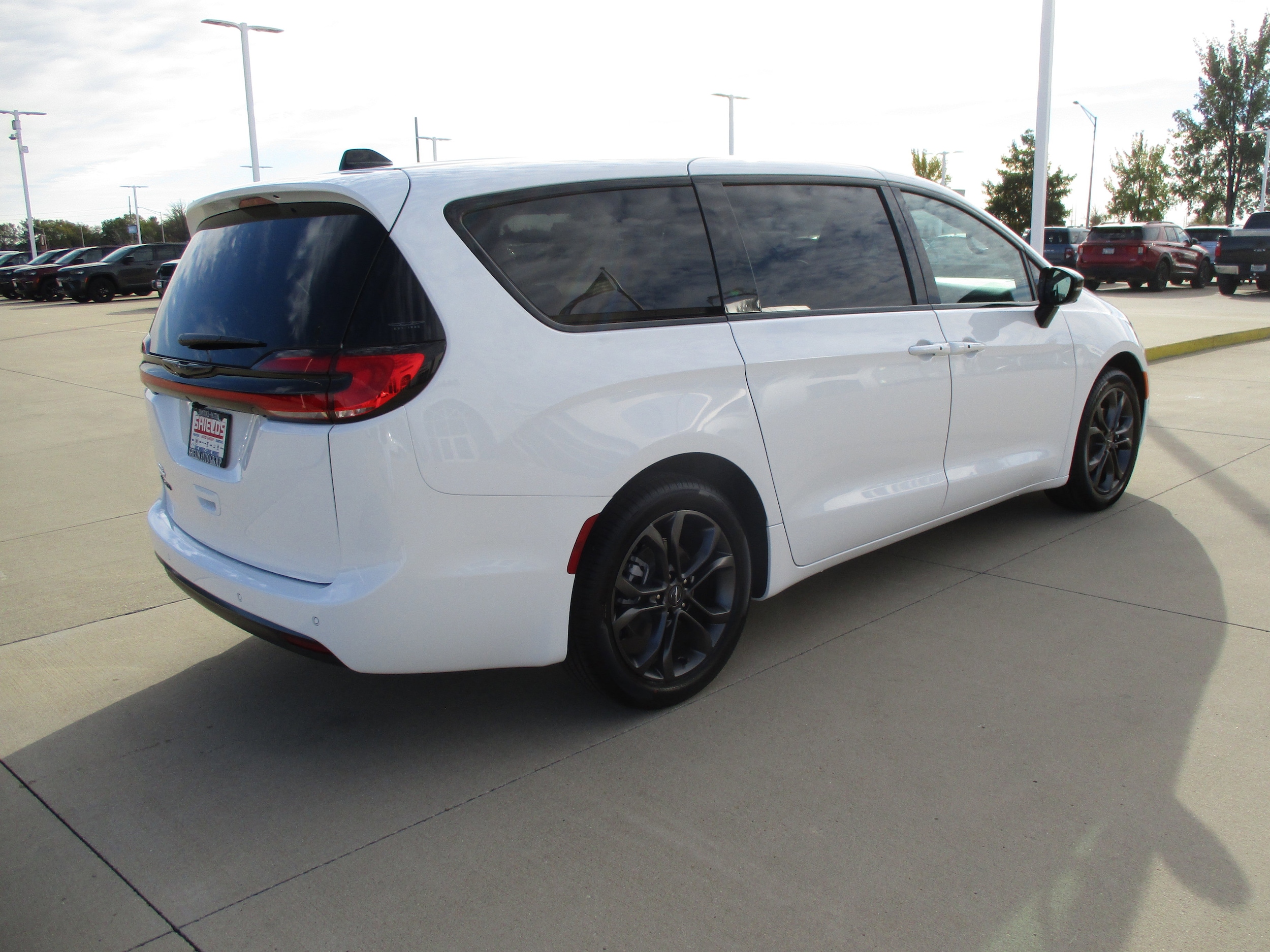 2026 Chrysler Pacifica Select - Photo 6