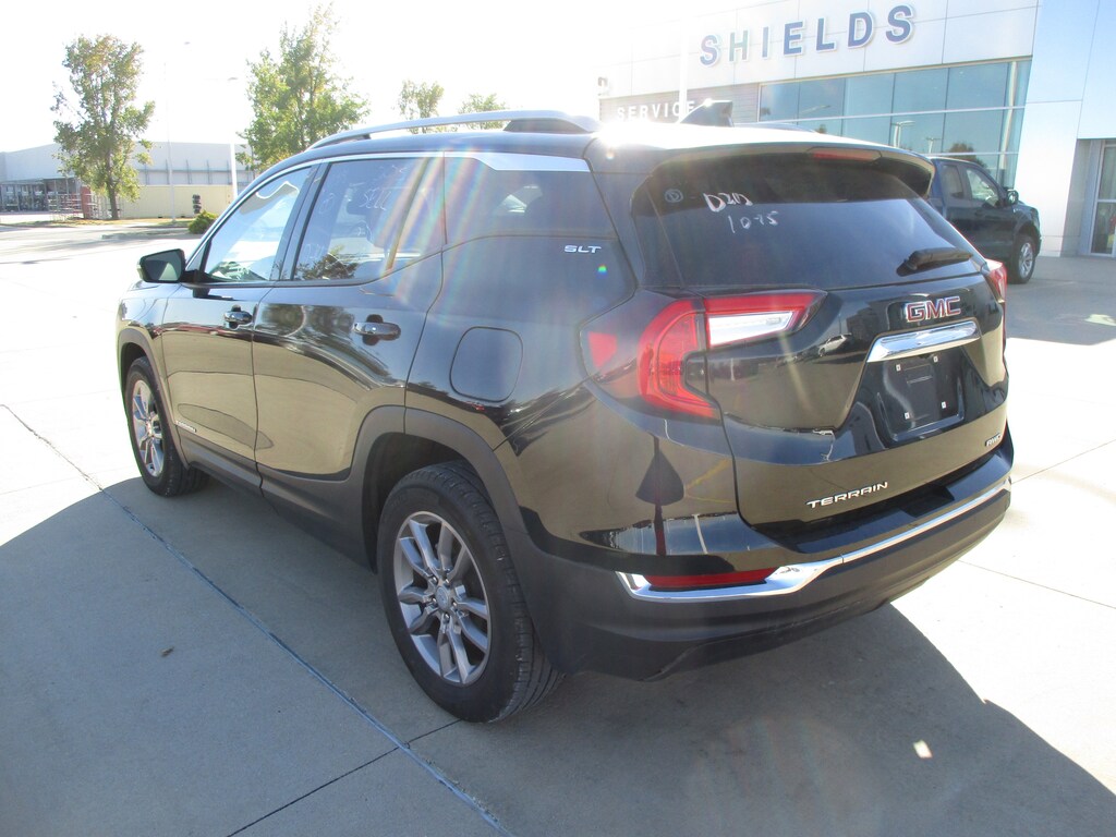 Used 2024 GMC Terrain SLT SUV