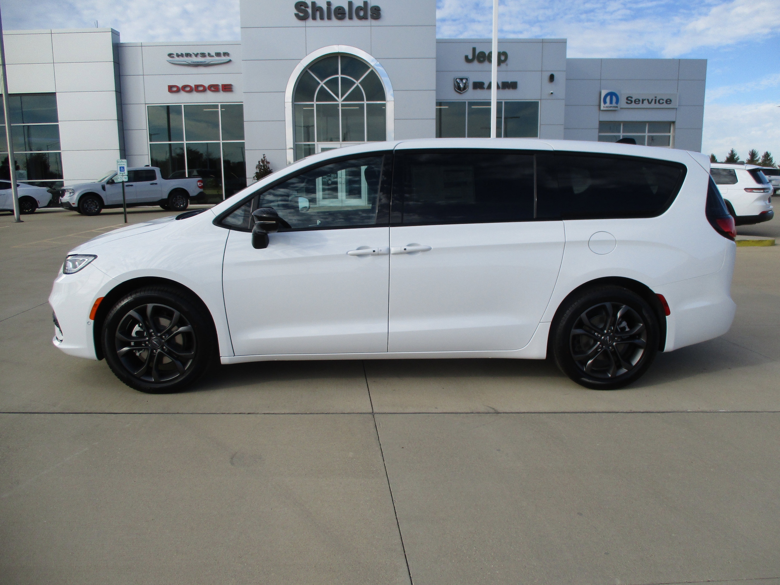 2026 Chrysler Pacifica Select - Photo 3