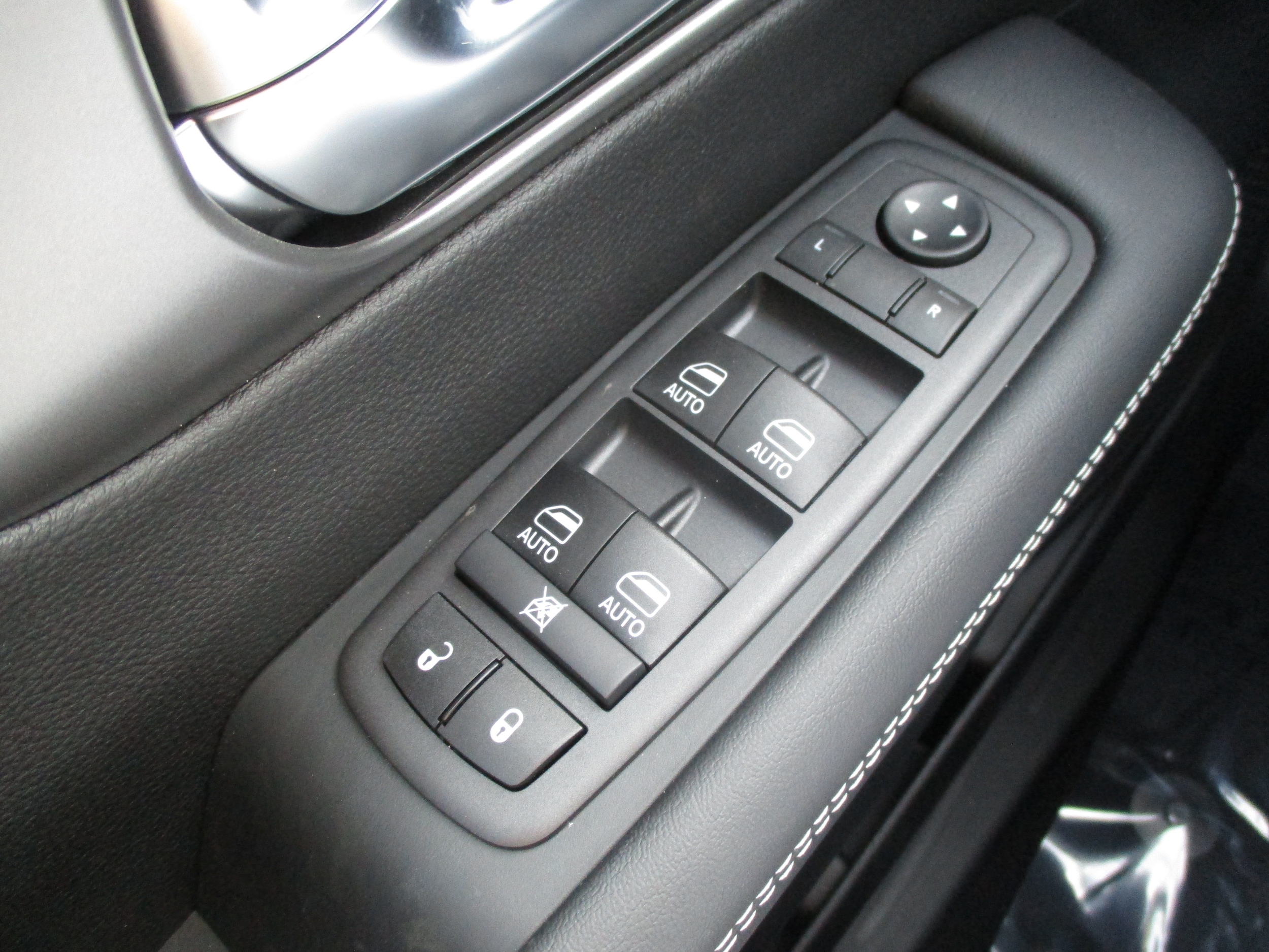 2026 Chrysler Pacifica Select - Photo 32