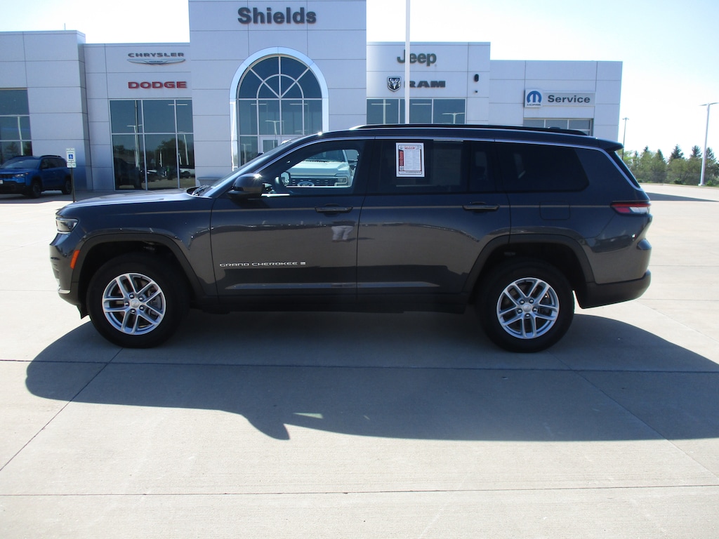 Used 2024 Jeep Grand Cherokee L Laredo SUV