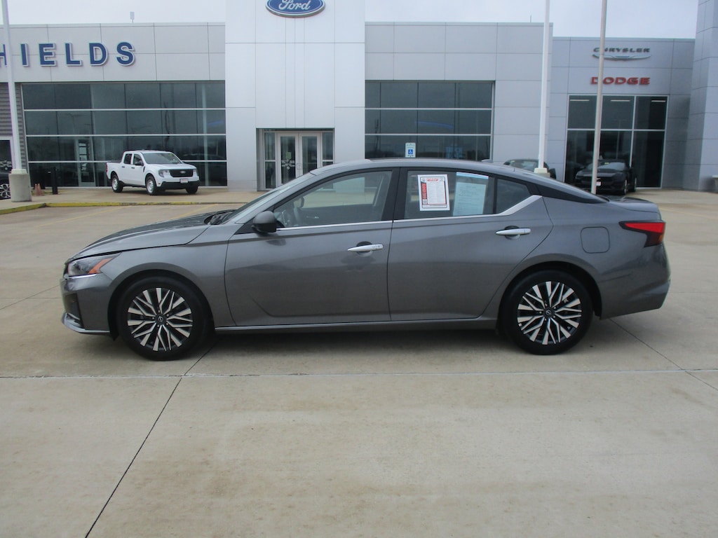 Used 2025 Nissan Altima SV Sedan