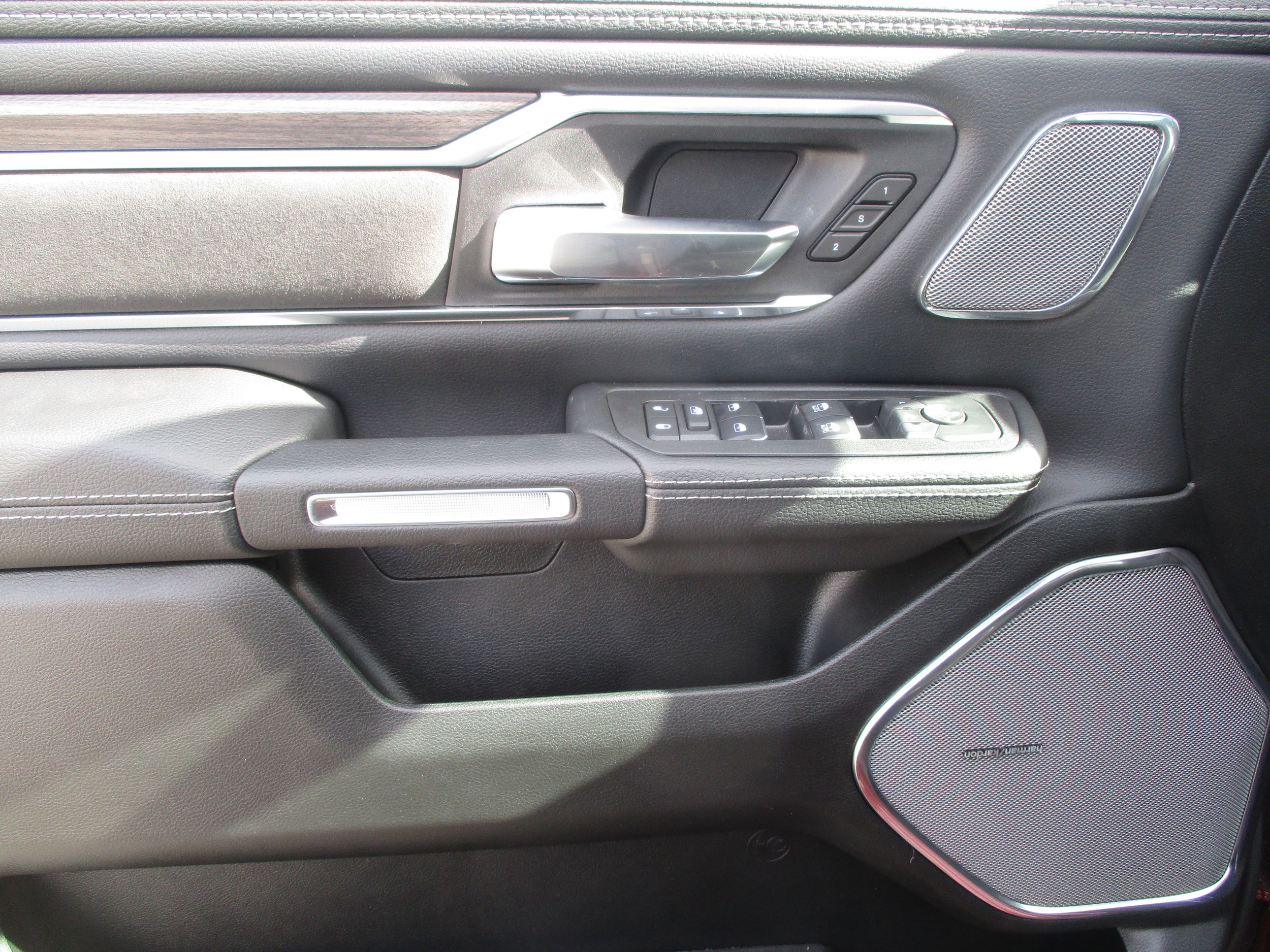 2025 RAM 1500 Laramie - Photo 37