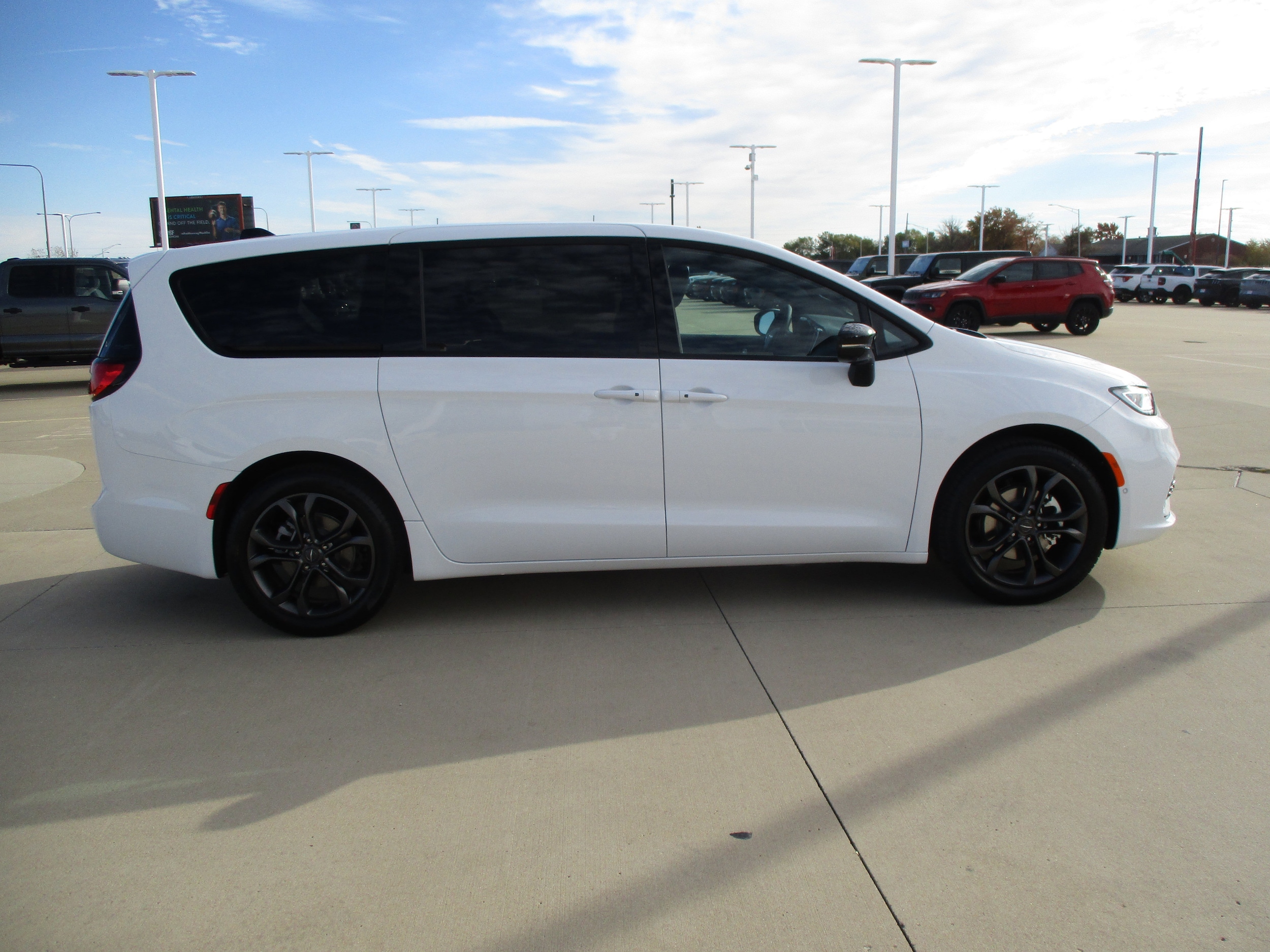 2026 Chrysler Pacifica Select - Photo 7