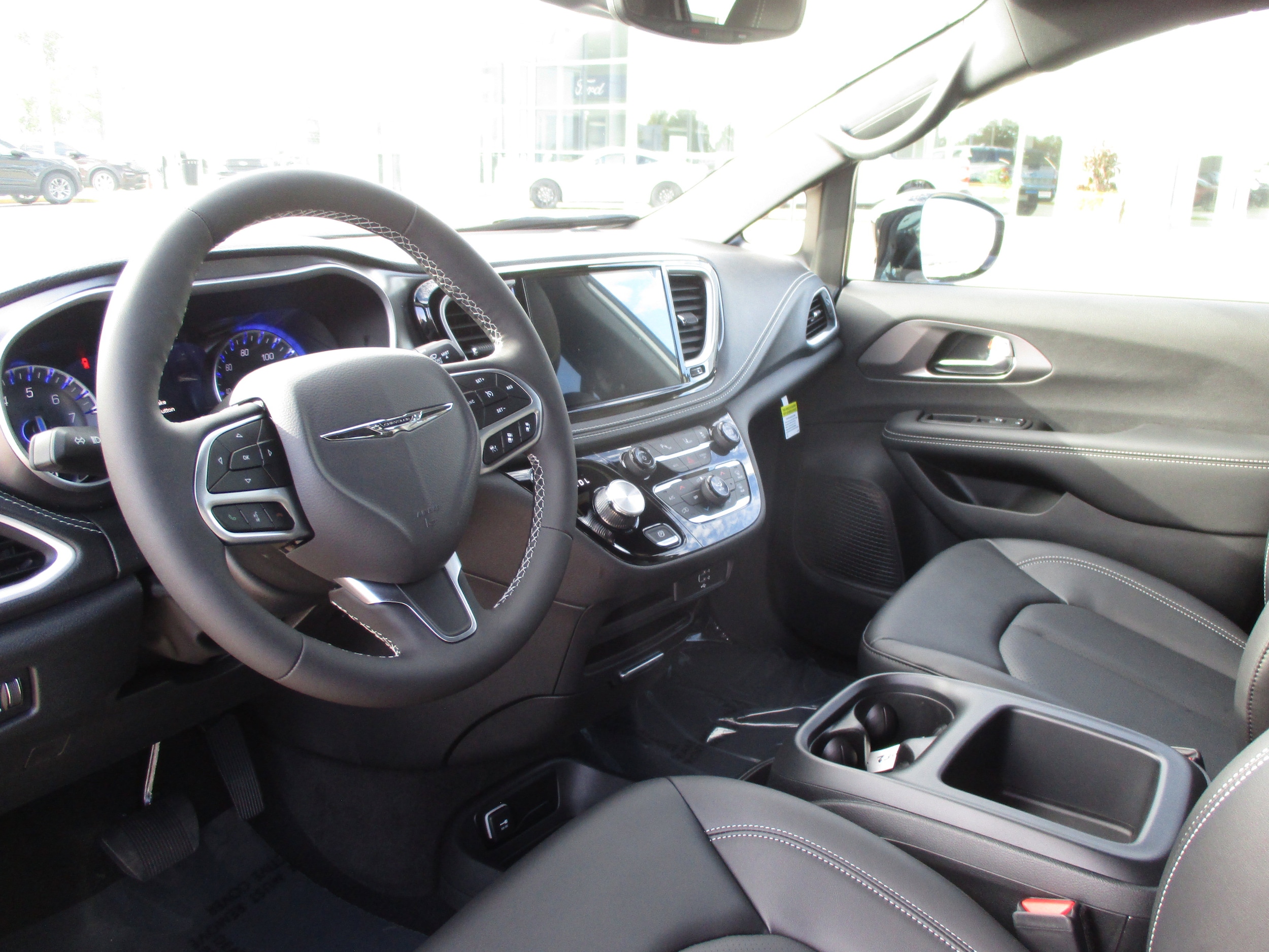 2026 Chrysler Pacifica Select - Photo 13