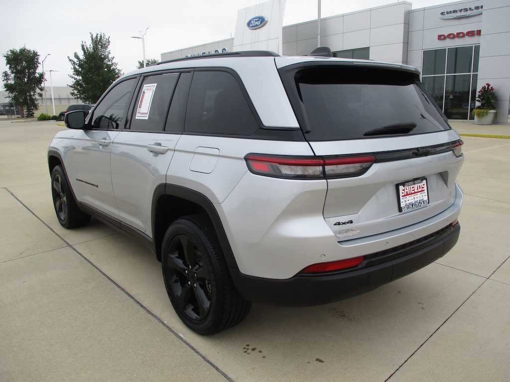 Used 2023 Jeep Grand Cherokee Laredo SUV