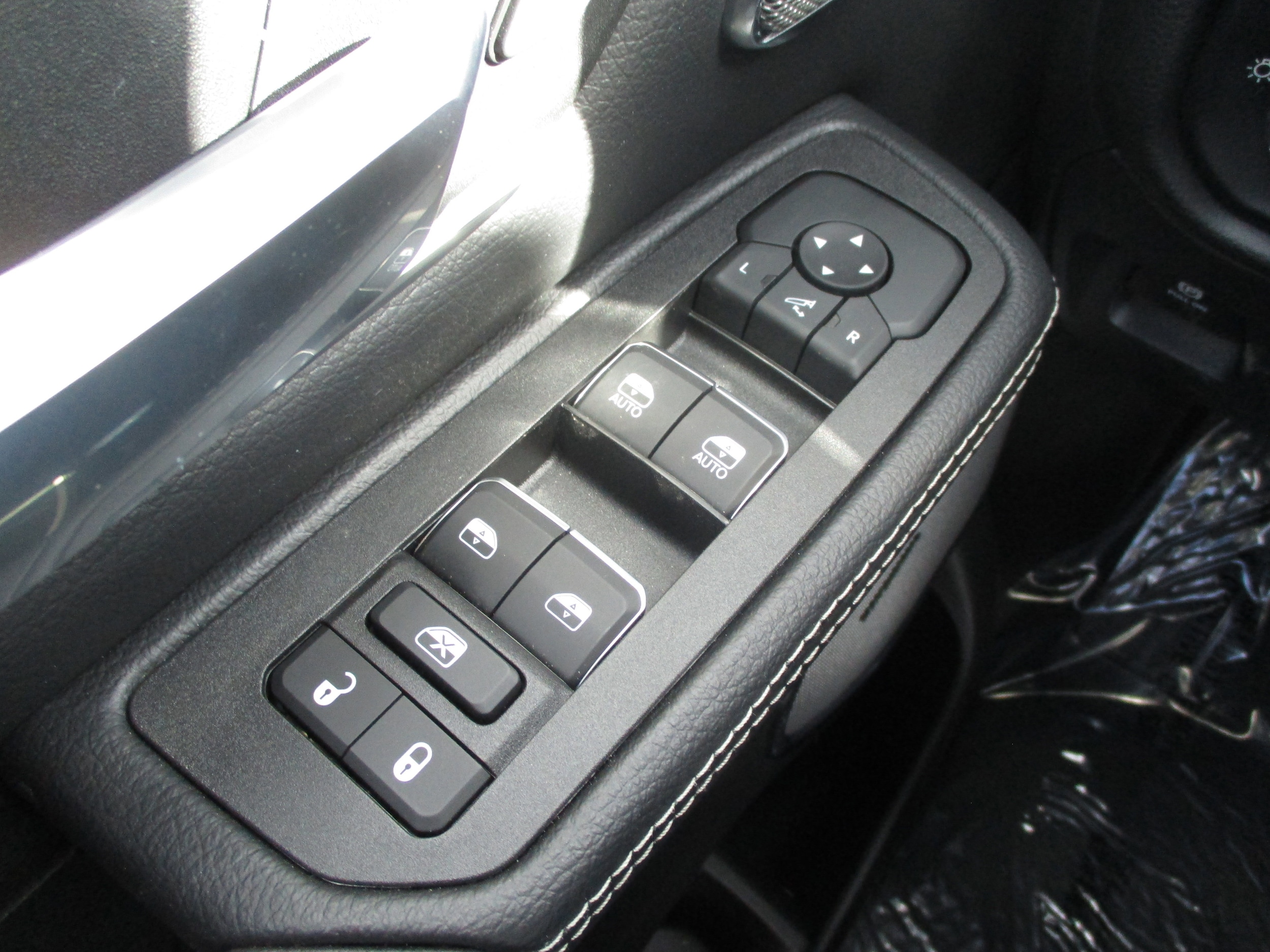 2025 RAM 1500 Laramie - Photo 38
