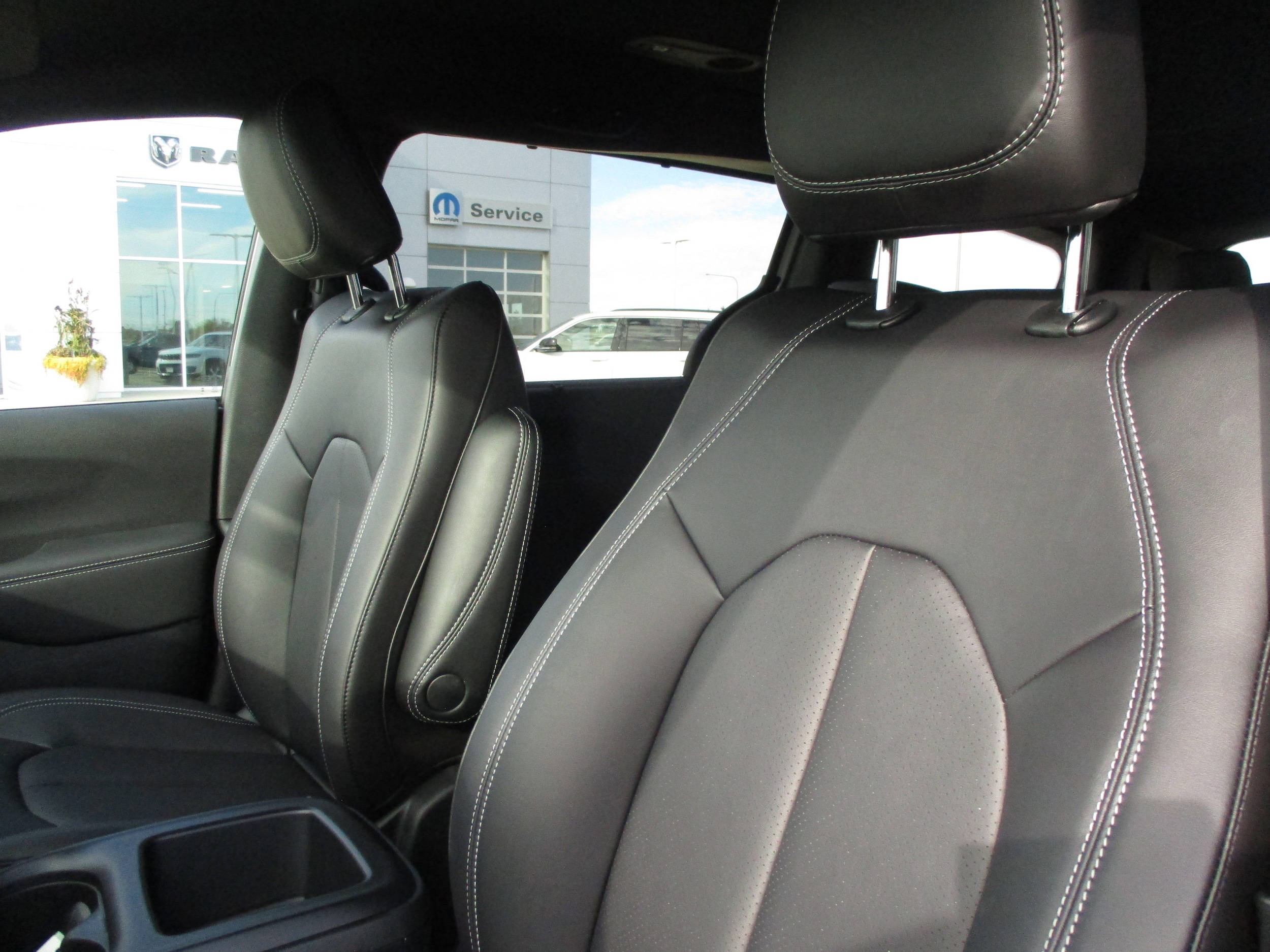 2026 Chrysler Pacifica Select - Photo 34