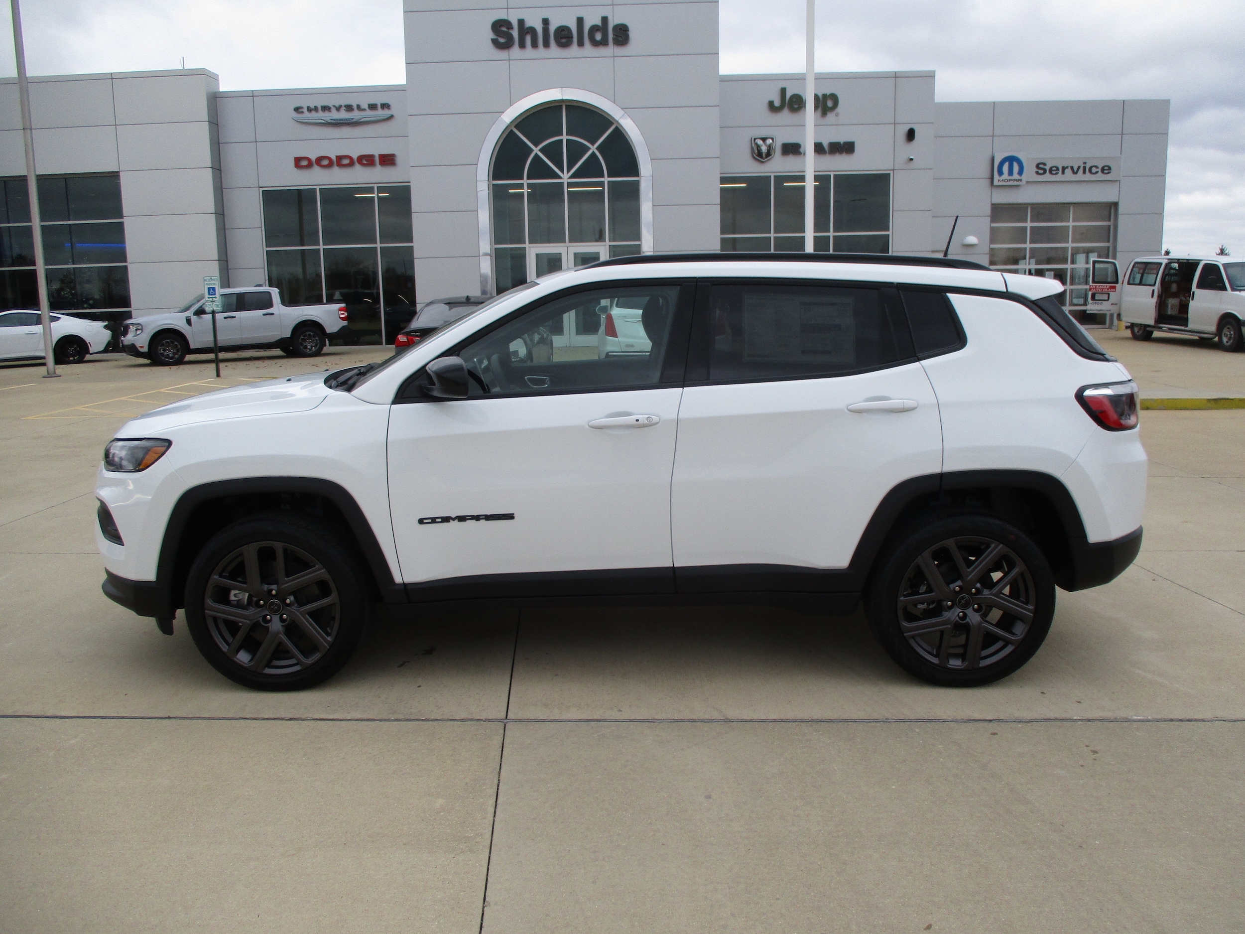 2026 Jeep Compass Latitude Altitude - Photo 3